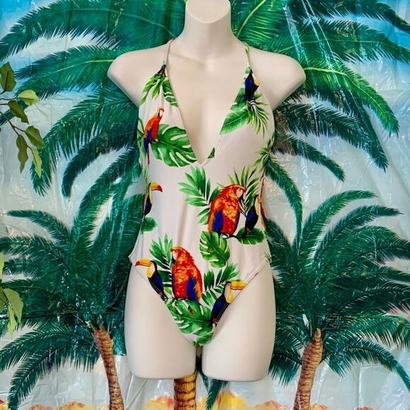 Bathing Suits Bundle (14) - Picture 6 of 16